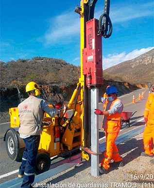 Instalación de barreras metálicas certificadas y señales verticales